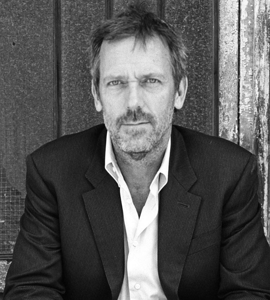 Hugh Laurie je právě teď v Praze a na dálku schytal vlnu hejtů