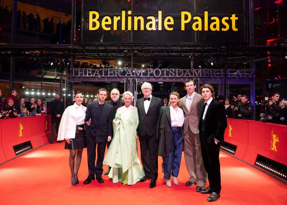 Berlinale 76: Riley Keough, Elle Fanning a Pamela Anderson v boji o Zlatého medvěda