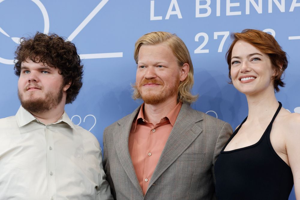 Bugonia v Benátkách: Emma Stone věří v mimozemšťany, podle Yorgose Lanthimose je dystopie svět, ve kterém žijeme