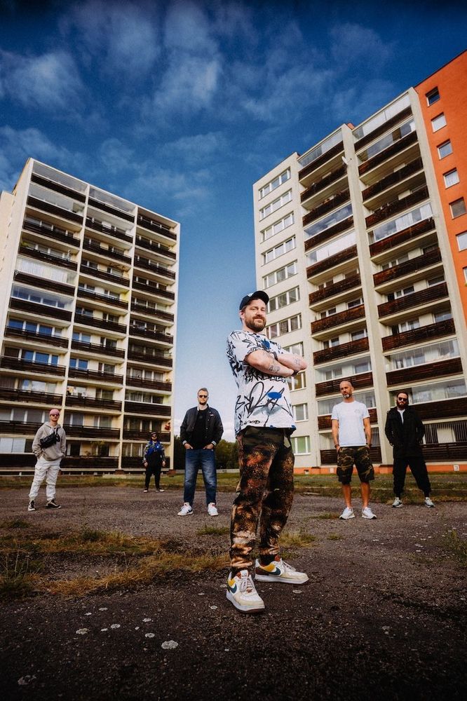 Zvukoloď Prago Union právě vyplouvá