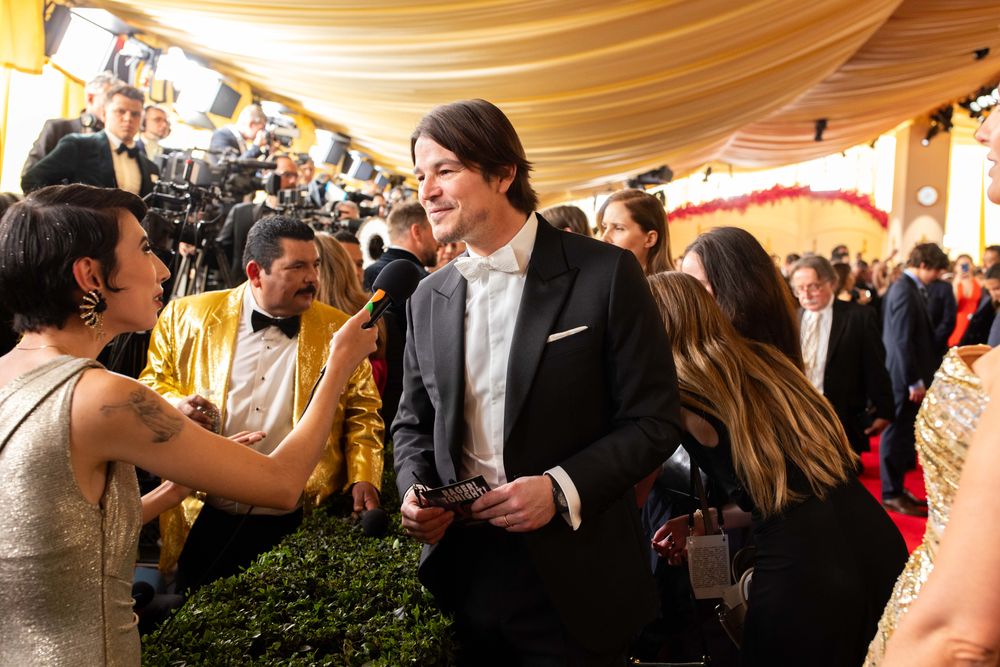 Oliver Stone se po 10 letech vrací! Josh Hartnett nahradí Benicia del Tora
