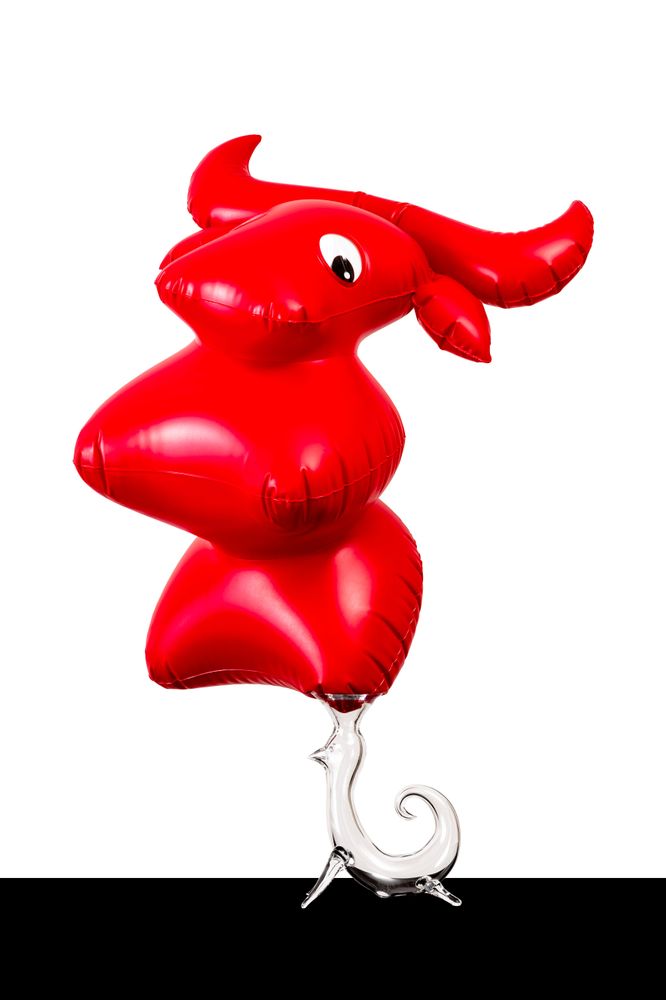 Ikonické nafukovací hračky & skleněné loutky: Dědičná zvířena ožívá v Galerii Františka Drtikola