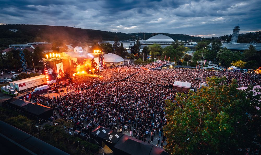 Brněnský Majáles 2026: Šest kapel na vozech, světoví DJs a vlastní Spotify hub 