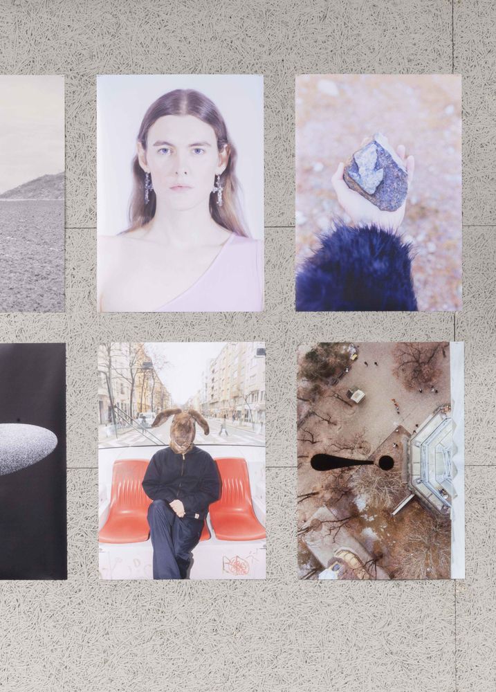 Odvaha v obrazech: studentská výstava Ateliéru fotografie II v Galerii UM (Designblok 2025)