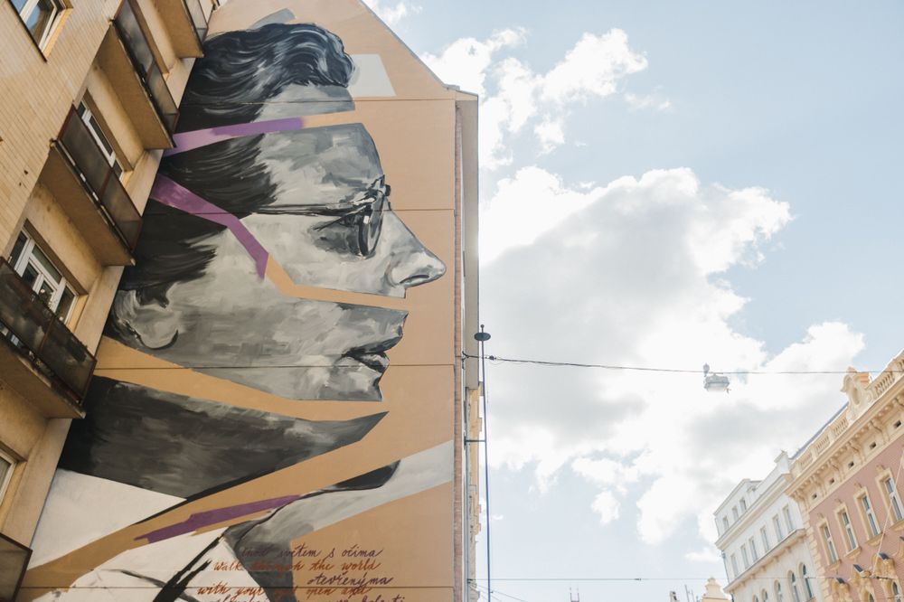 Toy_Box představuje nový mural věnovaný Miladě Horákové: Síla odvahy na zdi