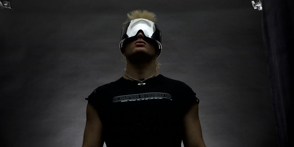 Na berlínskou párty v lyžařských brýlích: rapper Ski Aggu přiveze svou představu o hédonismu