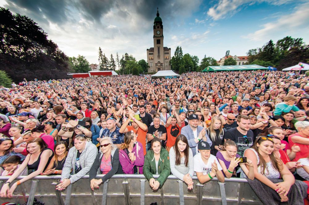 Osm z deseti Čechů to řeší. Festival Mezi ploty 2026 ukazuje, že duševní zdraví není tabu