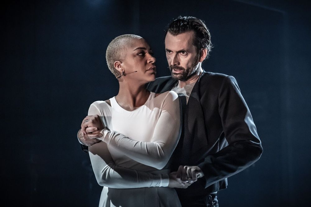 Skotská hvězda David Tennant jako Macbeth ve zvukově imerzivním představení