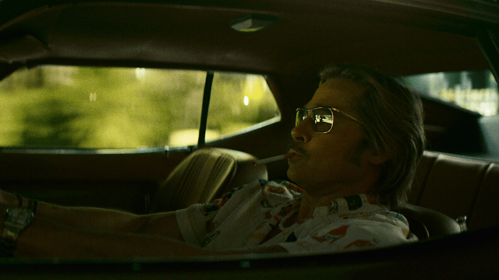 Cliff Booth už nezabíjí hippies. Teď má na krku gangstery