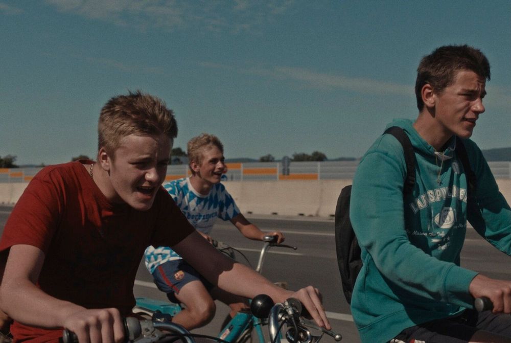 Z Tokia na červený koberec: Debut Kataríny Gramatové „Nahoře nebe, v dolině já“ míří na KVIFF