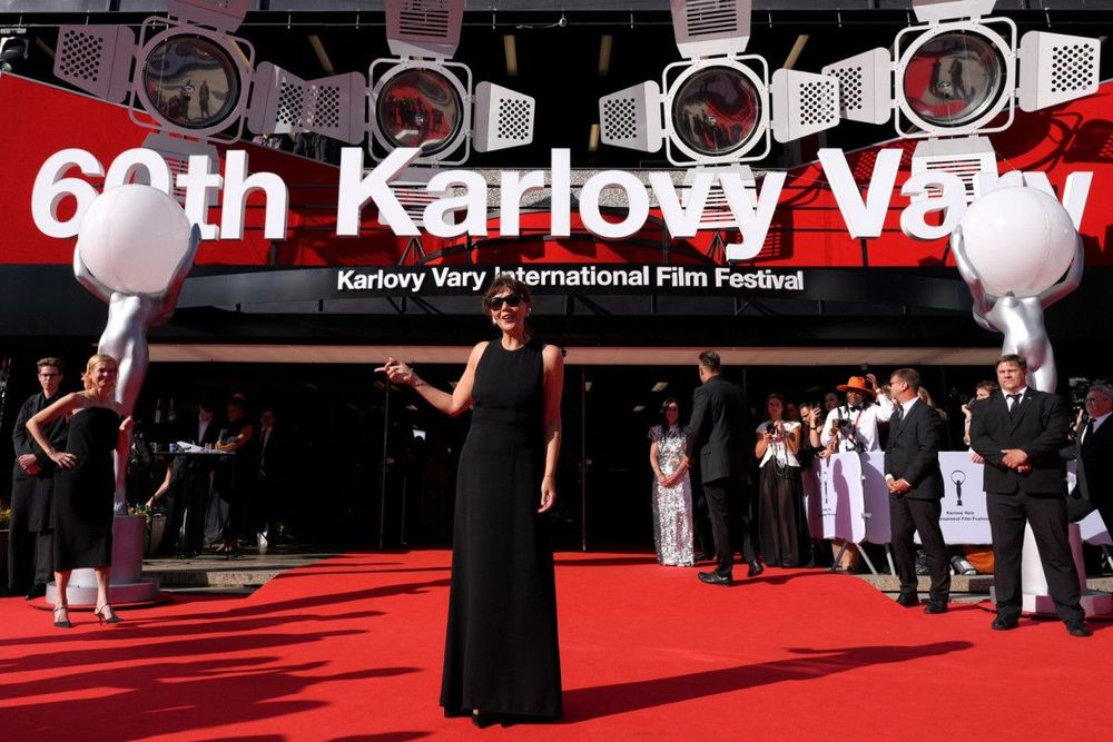 Hosté na KVIFF: Maggie Gyllenhaal převzala na KVIFF Cenu prezidenta - ve Varech uvede Nevěstu!