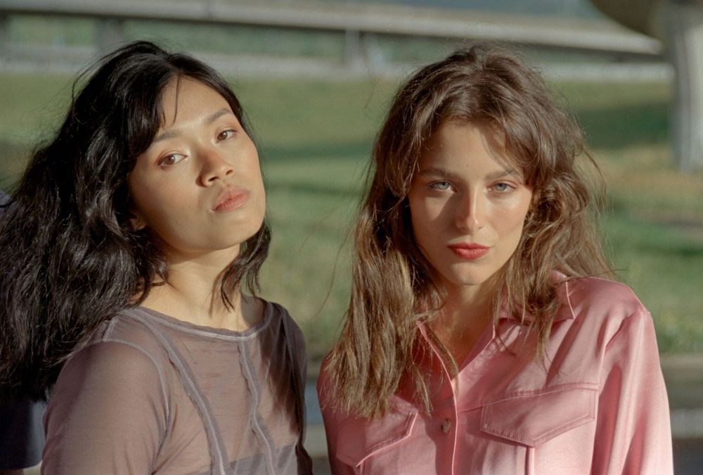 viah: nové album, které vás vezme na zvukovou cestu mezi přílivy a vzpomínkami