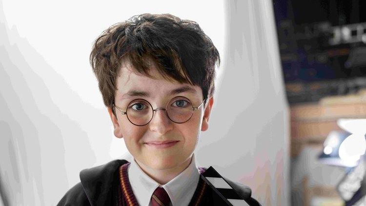 Začalo natáčení seriálu Harry Potter: Dominic McLaughlin jako nový Harry na place