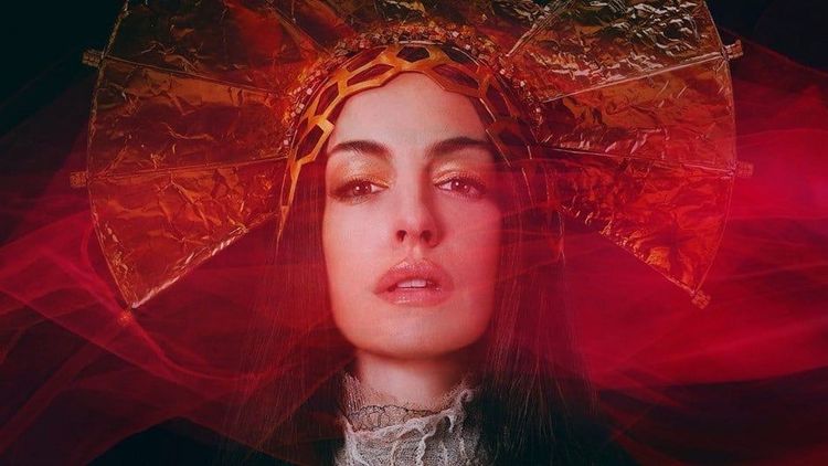 První oficiální trailer k filmu Mother Mary: Anne Hathaway v epickém melodramatu