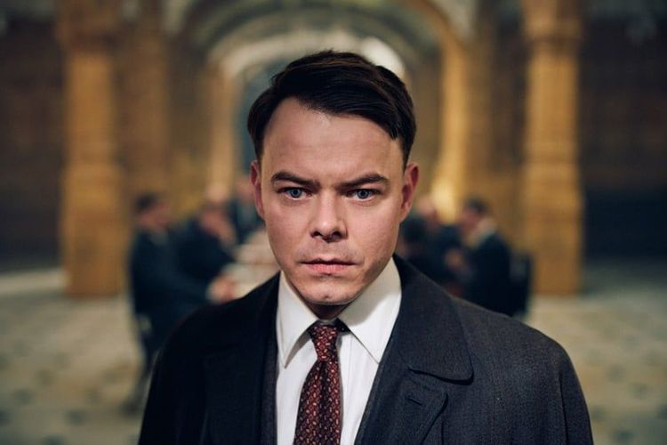 Jonathan Byers ze Stranger Things je Charles Shelby: Netflix ukázal první fotku z nových Peaky Blinders
