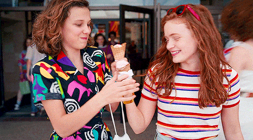 Stranger Things: Poslední den natáčení – Millie Bobby Brown a Sadie Sink se svěřují se svými pocity