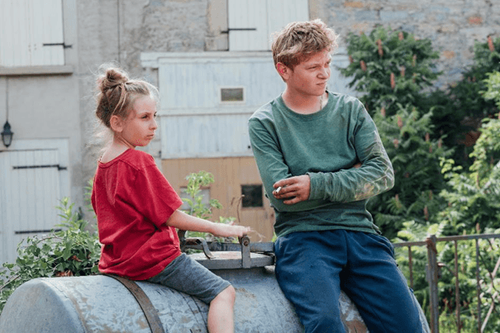 Ty krávo! Příběh dospívání v srdci francouzského venkova uzrál pro česká kina